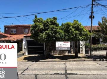 Casa de 4 ambientes, San Isidro · Chalet con Jardín y Patio.