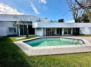 Casa · 550m² · 8 Ambientes · 4 Cocheras · Venta Casa en Cerro de Las Rosas Planta Baja con Pileta
