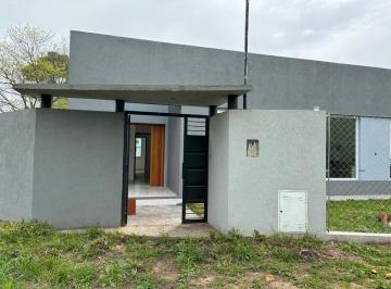 Casa · 135m² · 3 Ambientes · 1 Cochera · Casa a Estrenar en Venta en Villa Elisa