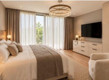 Casa de 7 ambientes, Ezeiza · Casa de Construccion de Categoria Amoblada con 5 Dorm. en Venta en Terralagos