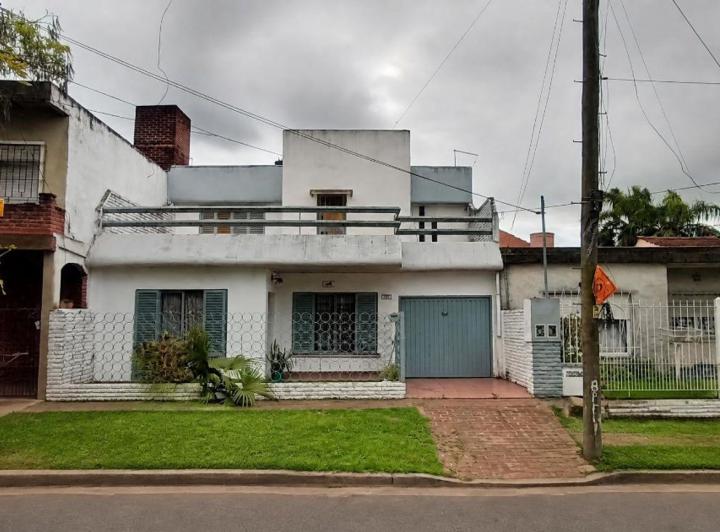Casa · 104m² · 4 Ambientes · 1 Cochera