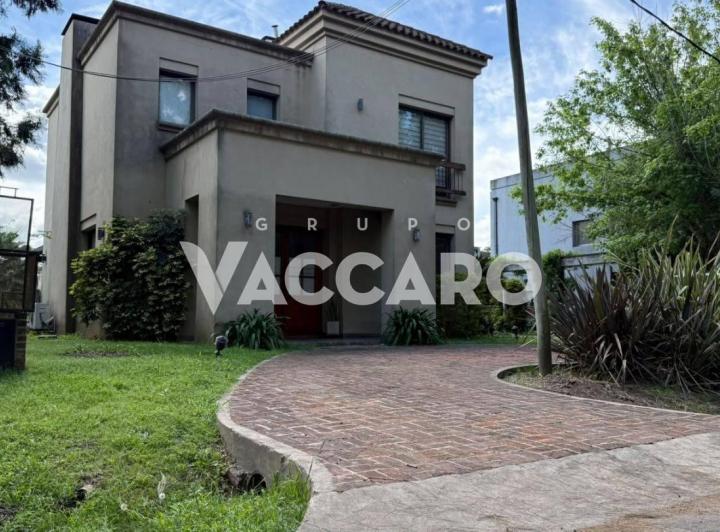 Casa · 200m² · 5 Ambientes · 2 Cocheras