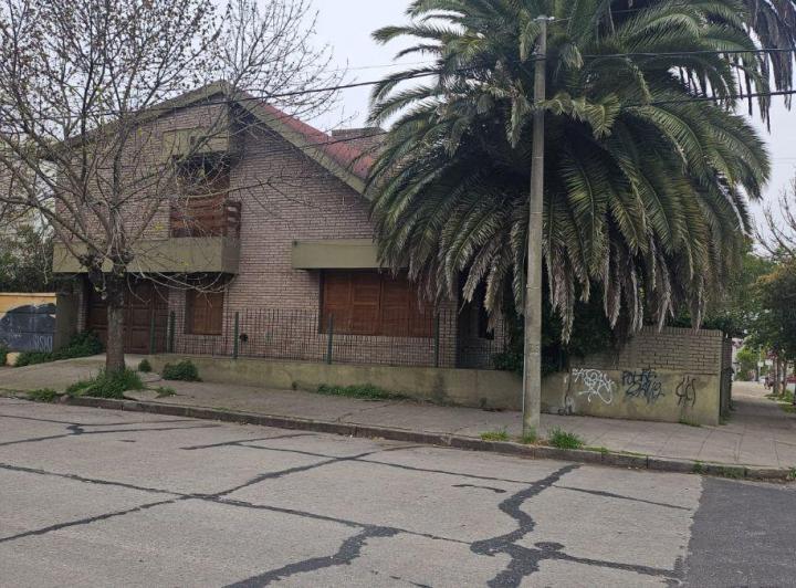 Casa · 300m² · 5 Ambientes · 1 Cochera