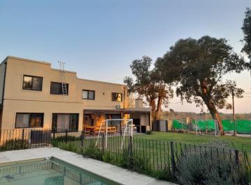 Casa · 260m² · 5 Ambientes · 2 Cocheras · Alquiler Enero y Ultima de Diciembre - Bella Vista