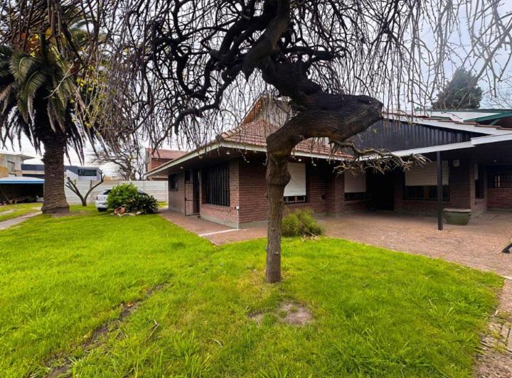 Casa · 250m² · 4 Ambientes · 1 Cochera