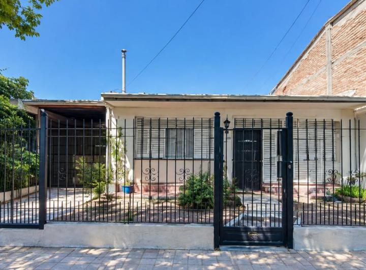 Casa · 180m² · 5 Ambientes · 1 Cochera