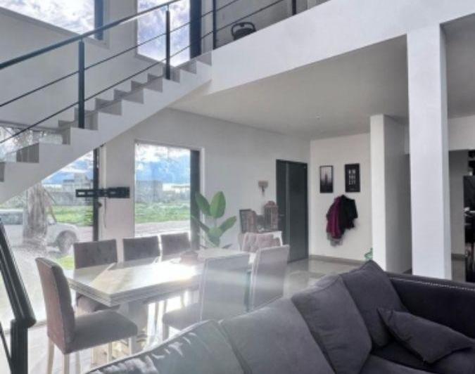 Casa · 227m² · 4 Ambientes · 1 Cochera