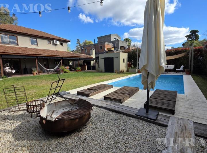 Casa · 140m² · 5 Ambientes · 3 Cocheras