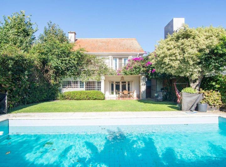 Casa · 249m² · 7 Ambientes · 1 Cochera
