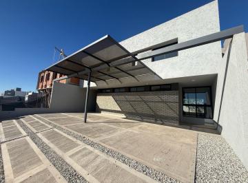Casa · 171m² · 6 Ambientes · 2 Cocheras · Casa - Solares de Manantiales