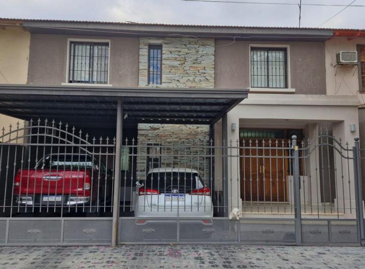 Casa · 200m² · 10 Ambientes · 2 Cocheras