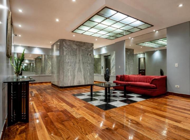 Departamento · 217m² · 8 Ambientes · 1 Cochera