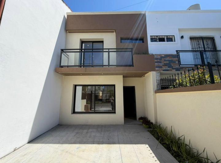 Casa · 106m² · 3 Ambientes · 1 Cochera