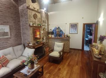 Casa · 160m² · 4 Ambientes · Casa en Beccar