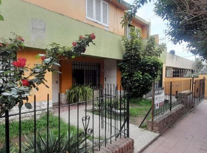 Casa · 261m² · 10 Ambientes · 3 Cocheras
