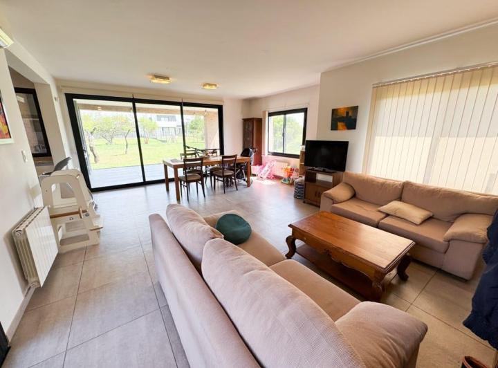 Casa · 180m² · 6 Ambientes · 6 Cocheras