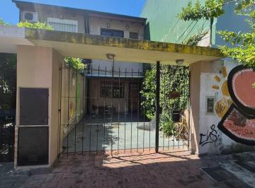 Casa · 80m² · 3 Ambientes · Dúplex 3 Ambientes con Cochera en Venta en Santos Lugares