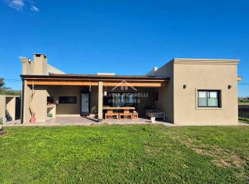 Quinta vacacional · 115m² · 4 Ambientes · Casa Quinta en Venta en Barrio Parque Sakura, Exaltación de La Cruz, G. B. a. Zona Norte