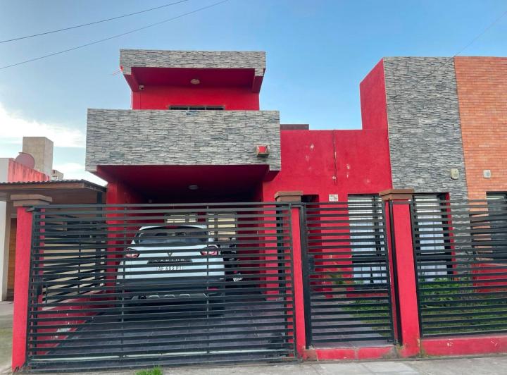 Casa · 130m² · 6 Ambientes · 1 Cochera