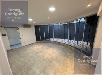 Oficina comercial · 30m² · 1 Ambiente · Amplio Monoambiente con Patio y A/a | Planta Baja | Zona Plaza Conesa