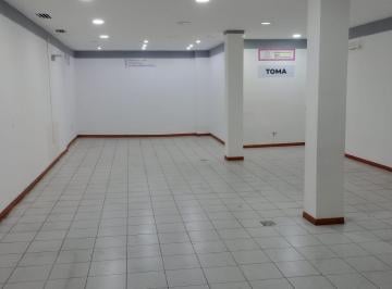 Local comercial · 130m² · Amplio Local de 130 m en Sótano! Sobre Av San Juan! Sin Expensas!