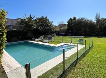 Casa · 350m² · 5 Ambientes · 2 Cocheras · Casa en Alquiler Temporal Laguna del Sol, Tigre