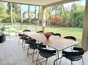 Casa · 220m² · 4 Ambientes · 2 Cocheras · Casa en Alquiler de Verano