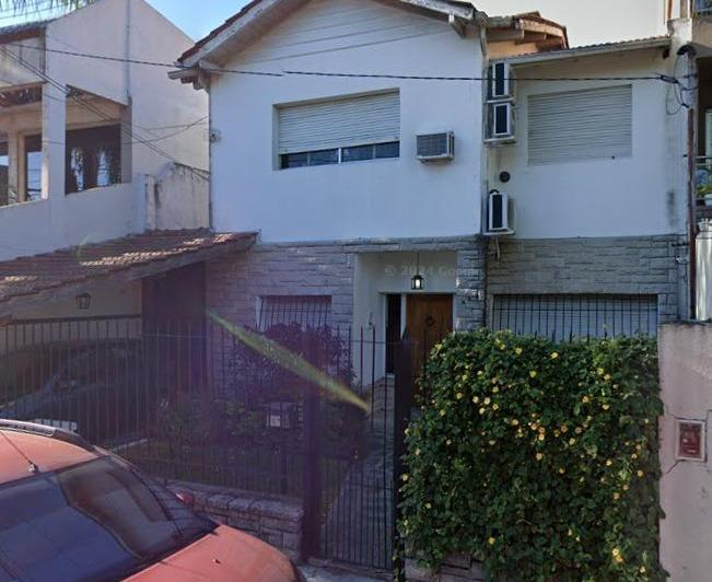 Casa · 221m² · 5 Ambientes · 2 Cocheras