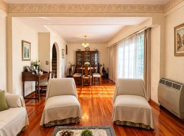 Casa · 209m² · 6 Ambientes · 2 Cocheras · Venta Triplex 6 Ambientes Cochera Permuta