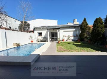 Casa · 170m² · 4 Ambientes · 1 Cochera · Casa en Villa Adelina - Reciclada de 3 Dorm. con Jardín y Pileta