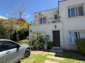 Casa · 105m² · 4 Ambientes · 2 Cocheras · Casa en Pilar