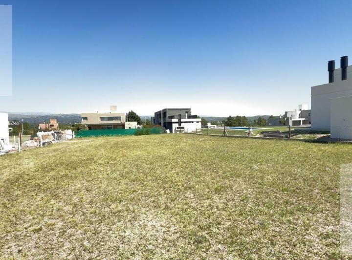 Terreno · 912m²
