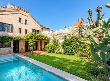 Casa · 300m² · 6 Ambientes · 1 Cochera · Venta Casa en Nuñez, con Pileta, Cochera y Estudio Independiente.