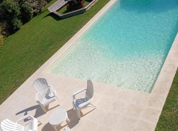 Casa · 204m² · 6 Ambientes · Venta | Casa | San Isidro Labrador | Villa Nueva | Jardin | Piscina | 820 m² Totales | 4 Dorm