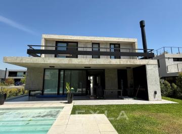 Casa · 230m² · 4 Ambientes · 4 Cocheras · Casa en Alquiler en Carpinchos, Nordelta, Tigre