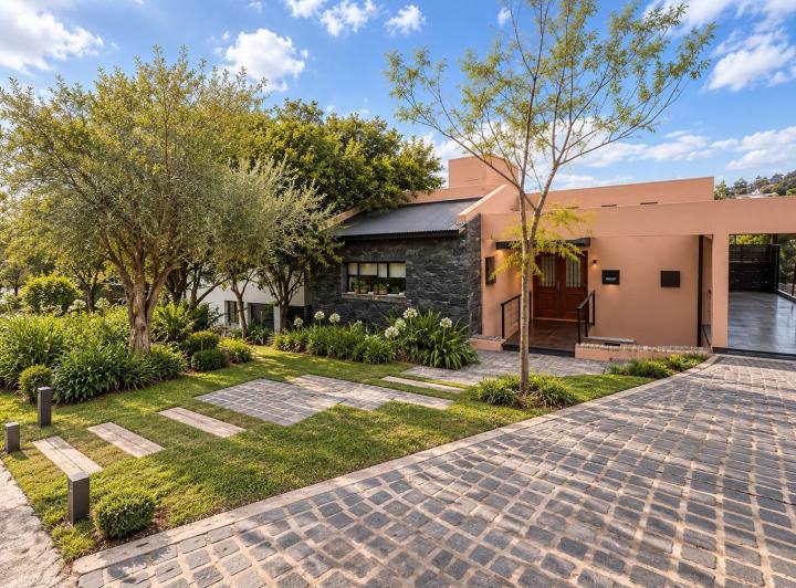 Casa · 364m² · 4 Dormitorios · 2 Cocheras
