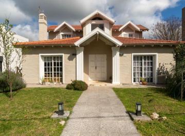 Casa de 5 ambientes, Cañuelas · Casa en Venta, Comoda y Luminosa, en Club de Campo La Martona. Lote de 642 m.