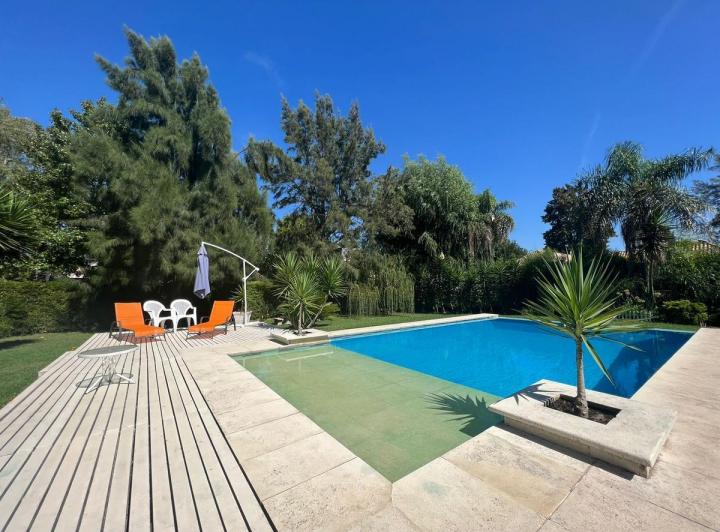 Casa · 160m² · 6 Ambientes · 5 Cocheras