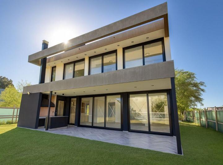 Casa · 180m² · 4 Ambientes · 1 Cochera