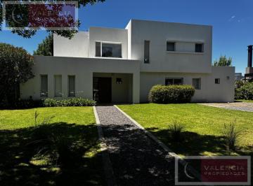 Casa · 6 Ambientes · 2 Cocheras · Casa en El Encuentro