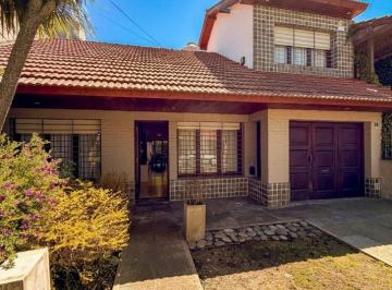 Casa · 164m² · 4 Ambientes · 2 Cocheras · Chalet 4 Amb con Parque y Garage en Caisamar