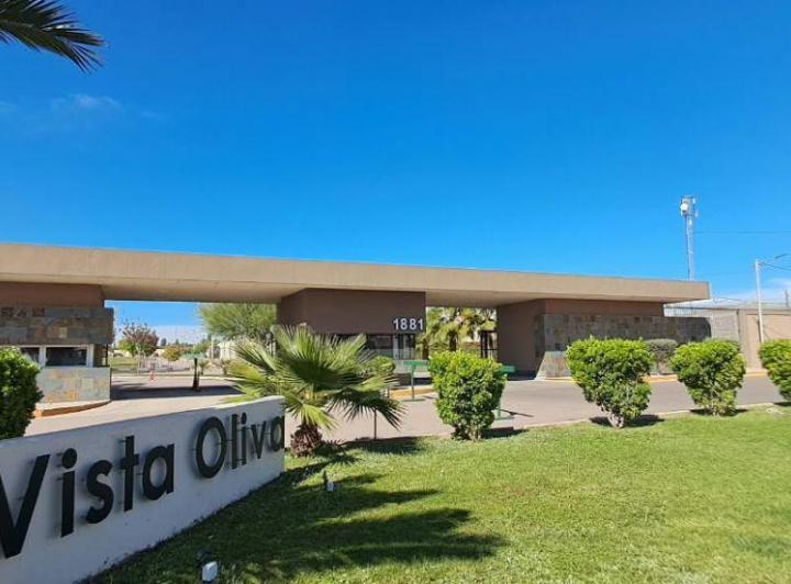 Casa · 92m² · 3 Ambientes · 2 Cocheras