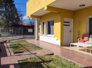 Casa · 140m² · 7 Ambientes · 2 Cocheras · Casa en Venta | Amplia y Funcional