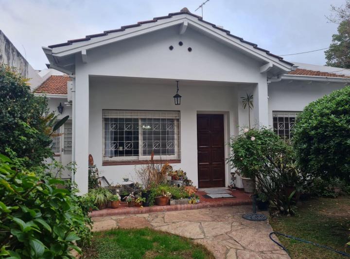Casa · 296m² · 6 Ambientes · 1 Cochera