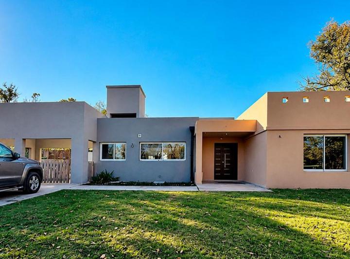 Casa · 158m² · 4 Ambientes · 2 Cocheras