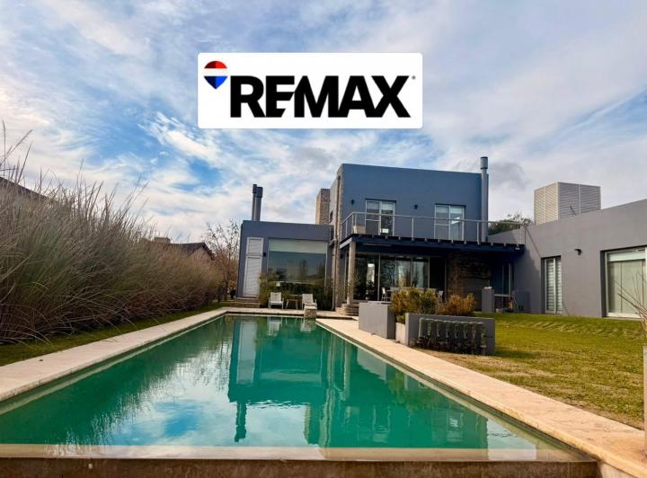 Casa · 229m² · 4 Ambientes · 4 Cocheras