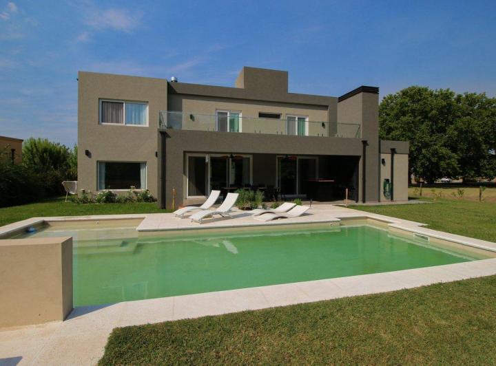 Casa · 224m² · 5 Ambientes · 2 Cocheras