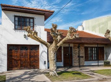Casa · 137m² · 4 Ambientes · 2 Cocheras · Venta Casa 4 Ambientes Apto Credito con Parque