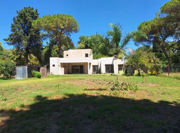 Casa · 180m² · 5 Ambientes · 3 Cocheras