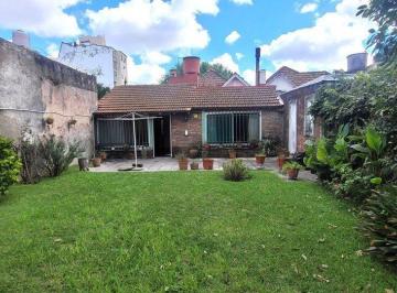 Casa · 146m² · 4 Ambientes · 1 Cochera · Venta Casa con Jardin, Ramos Mejia